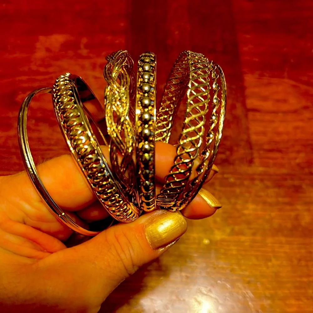 Assorted bangles - Picture 2 of 2